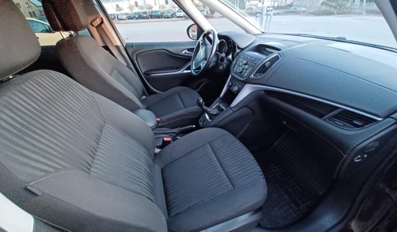 Opel Zafira C // Wersja 7 osobowa // Światła przednie LED // Czujniki przód i tył full