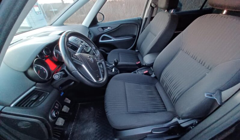 Opel Zafira C // Wersja 7 osobowa // Światła przednie LED // Czujniki przód i tył full