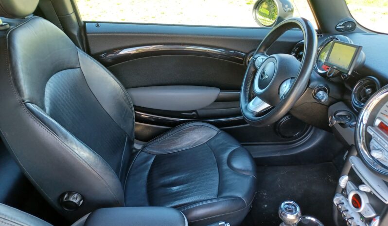MIni Cooper // Xenon // Podgrzewana szyba fotele // Czujniki parkowania full