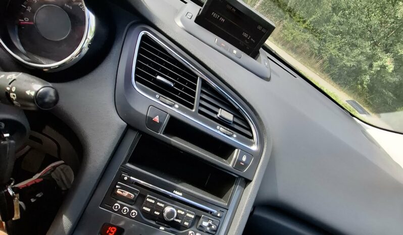 Peugeot 5008 full